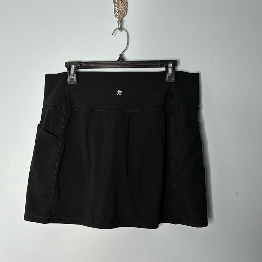 Athleta salutation stash pocket skort size L